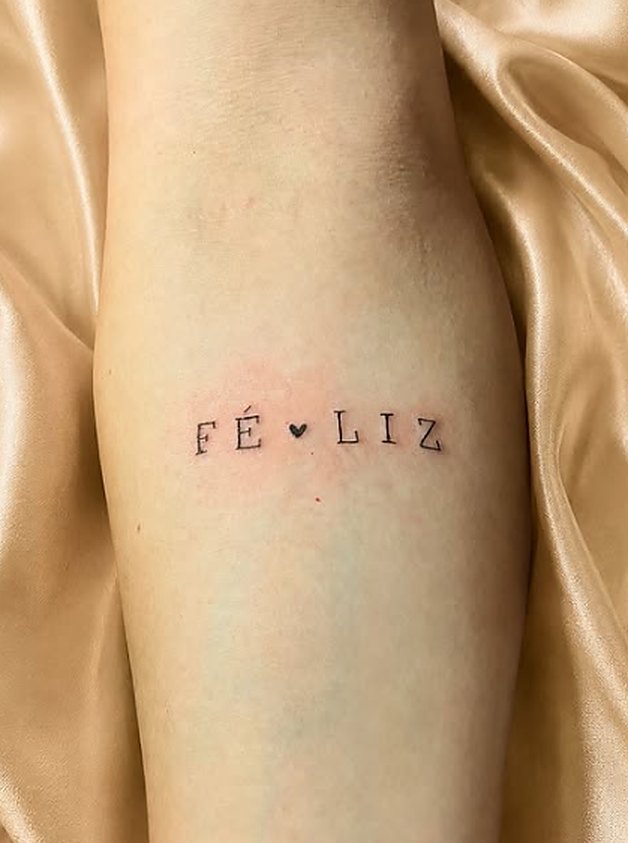 Lettering Fé e Liz com coração
